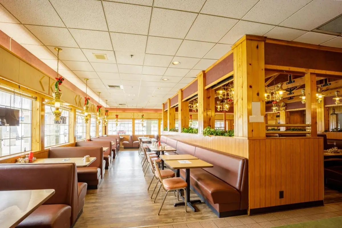 The Summit Inn 10